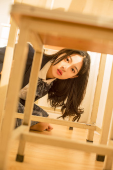 吊起双腿挺入抽插